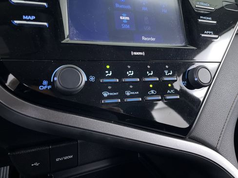 Used 2020 Toyota Camry LE FWD image 16