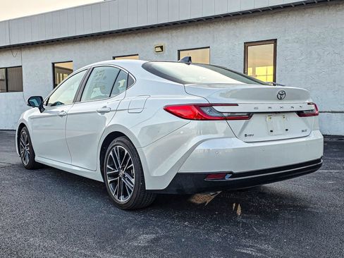 Used 2025 Toyota Camry XLE w/ Premium Plus Package FWD image 4