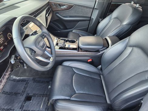 Used 2021 Audi Q8 Prestige w/ Prestige Package image 12