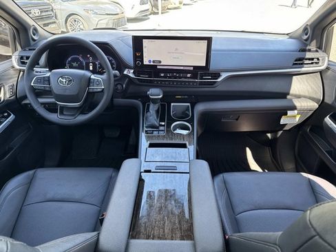 New 2025 Toyota Sienna Platinum image 20