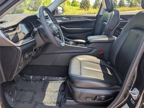 Used 2023 Jeep Grand Cherokee L Limited AWD/4WD image 18