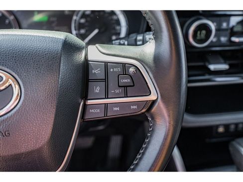 Used 2023 Toyota Highlander LE image 13
