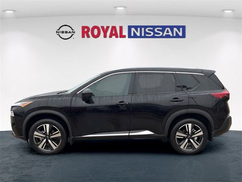 Used 2023 Nissan Rogue SL w/ SL Premium Package image 4