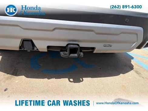 Used 2025 Honda Pilot Touring image 10