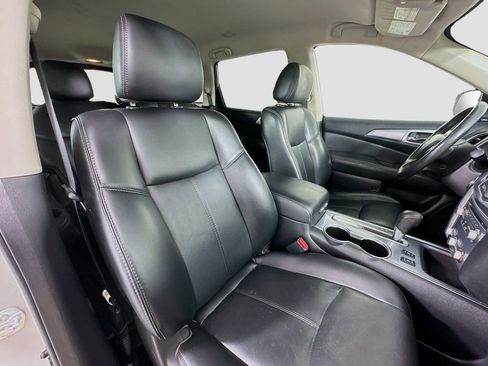 Used 2017 Nissan Pathfinder SL image 30
