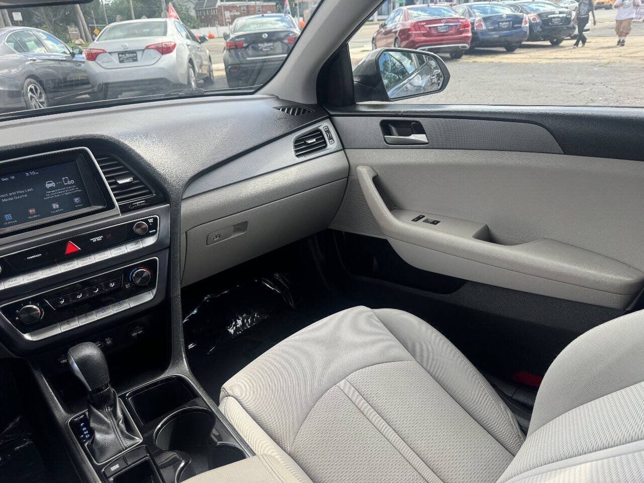 Used 2019 Hyundai Sonata SE FWD image 11