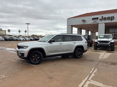 New 2025 Jeep Grand Cherokee L Altitude RWD image 1