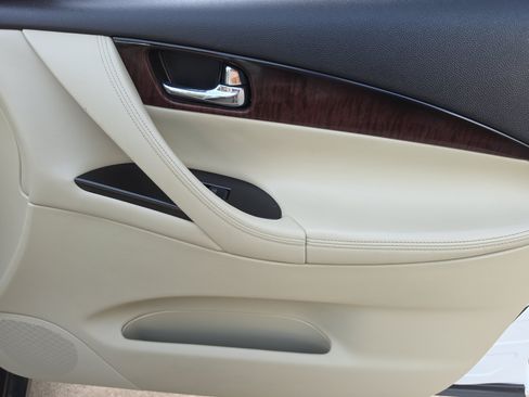 Used 2017 INFINITI QX50 AWD w/ Premium Plus Package image 12