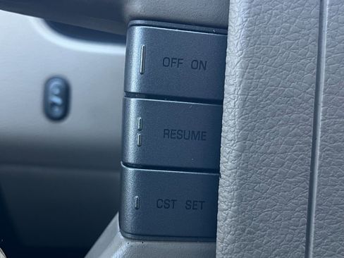 Used 2006 Lincoln Mark LT 4x4 image 49