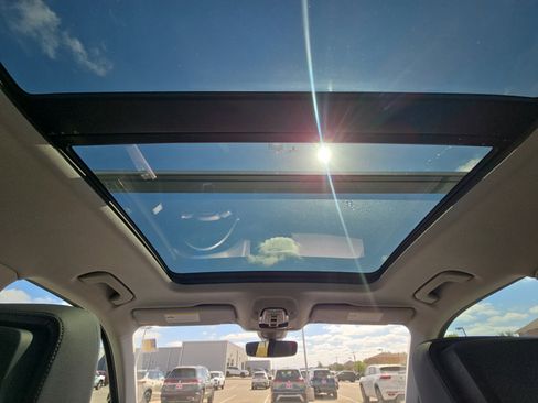 Used 2023 Audi Q5 2.0T Premium w/ Convenience Package image 17