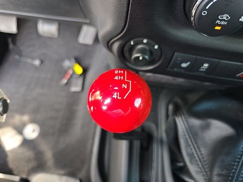 Used 2016 Jeep Wrangler Unlimited Rubicon AWD/4WD image 22