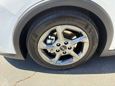 Used 2025 Kia K4 FWD image 30