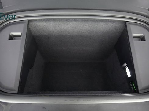 Used 2020 Porsche Taycan 4S image 24