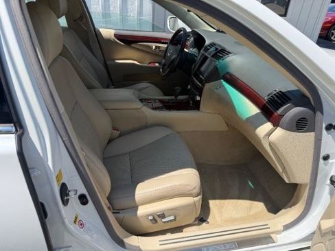 Used 2010 Lexus LS 460 AWD w/ Comfort Pkg image 11