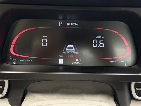 Used 2025 Hyundai Elantra SE FWD image 29