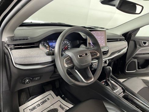 Used 2022 Jeep Compass Latitude FWD image 16