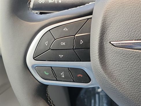 Used 2023 Chrysler Pacifica Touring-L FWD image 25