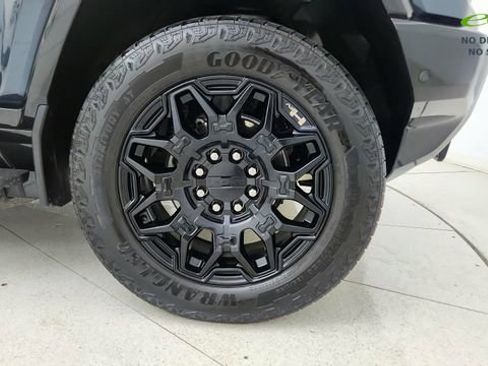Used 2025 GMC Hummer EV 3X w/ LPO, Illumination Package AWD/4WD image 60