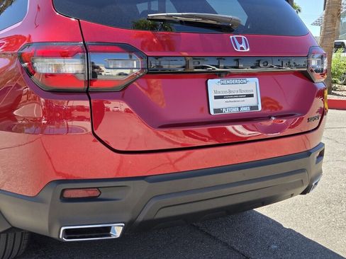 Used 2025 Honda Pilot Sport image 4