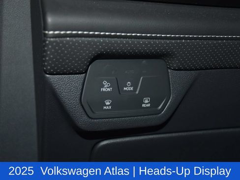 Used 2025 Volkswagen Atlas SEL AWD/4WD image 9
