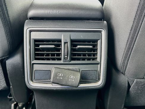 Used 2020 Subaru Forester Premium AWD/4WD image 17