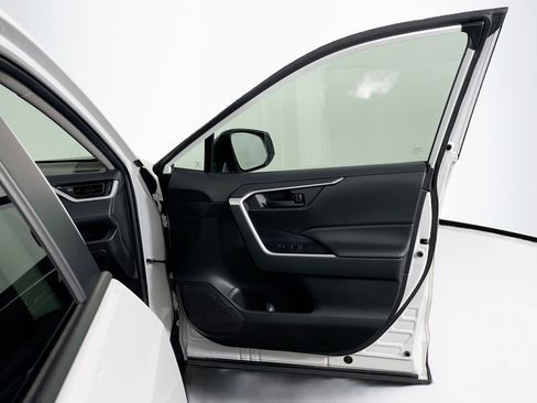 Used 2024 Toyota RAV4 LE image 31