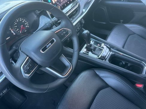 Used 2024 Jeep Compass Latitude image 11