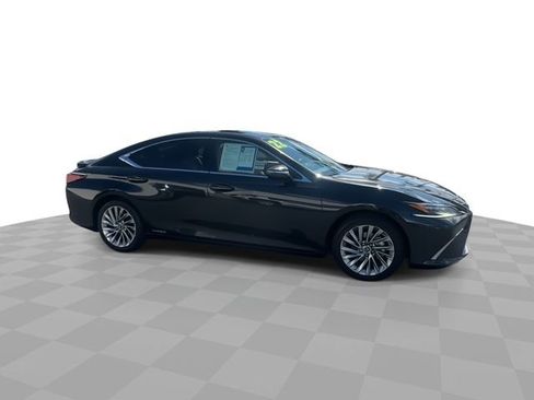 Used 2022 Lexus ES 300h w/ Accessory Package image 9