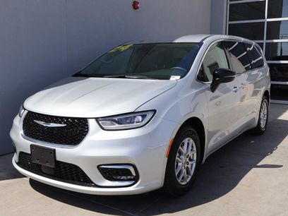 Used 2024 Chrysler Pacifica Touring-L