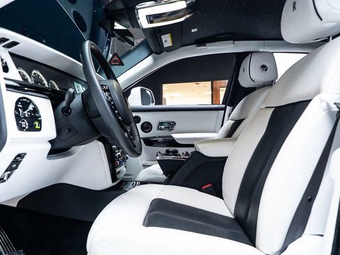 Used 2022 Rolls-Royce Phantom Sedan w/ The Phantom Package RWD image 43