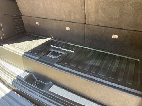 Used 2020 Cadillac Escalade Luxury AWD/4WD image 7