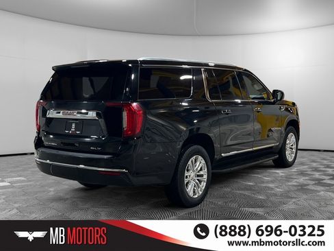 Used 2023 GMC Yukon XL SLT image 3