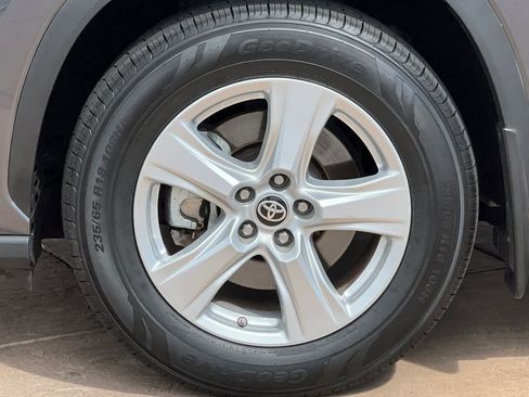 Certified 2024 Toyota Highlander LE image 34