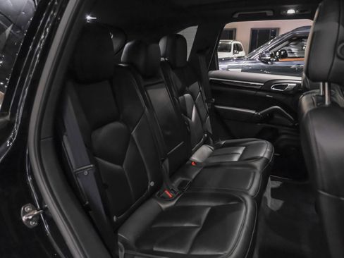 Used 2018 Porsche Cayenne image 33