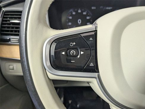 Used 2022 Volvo XC90 T6 Momentum w/ Advanced Package image 16