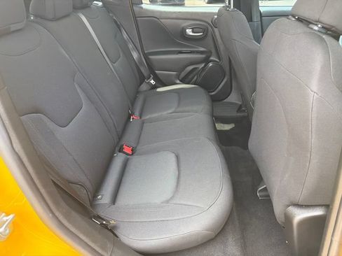 Used 2023 Jeep Renegade Latitude w/ Sun & Fun Group AWD/4WD image 15