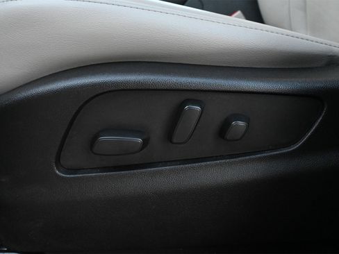 Used 2023 Cadillac XT4 Premium Luxury image 16