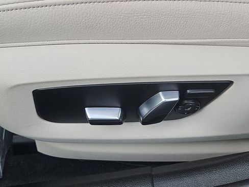Used 2022 BMW 530i xDrive w/ Premium Package image 25