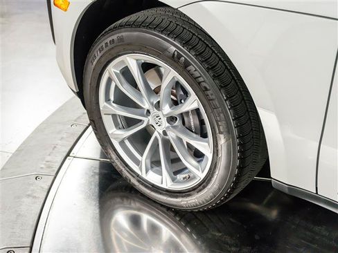 Certified 2026 Porsche Macan AWD/4WD image 15