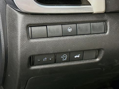 Used 2023 Nissan Rogue SL AWD/4WD image 17