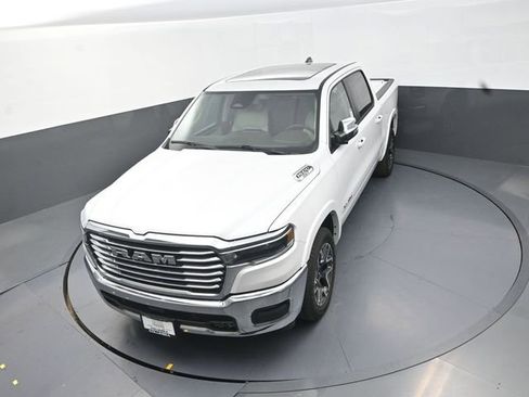 New 2025 RAM 1500 Laramie AWD/4WD image 14