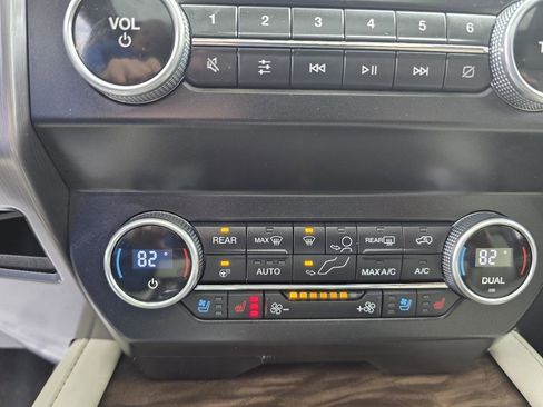 Used 2021 Ford Expedition Max Platinum image 15
