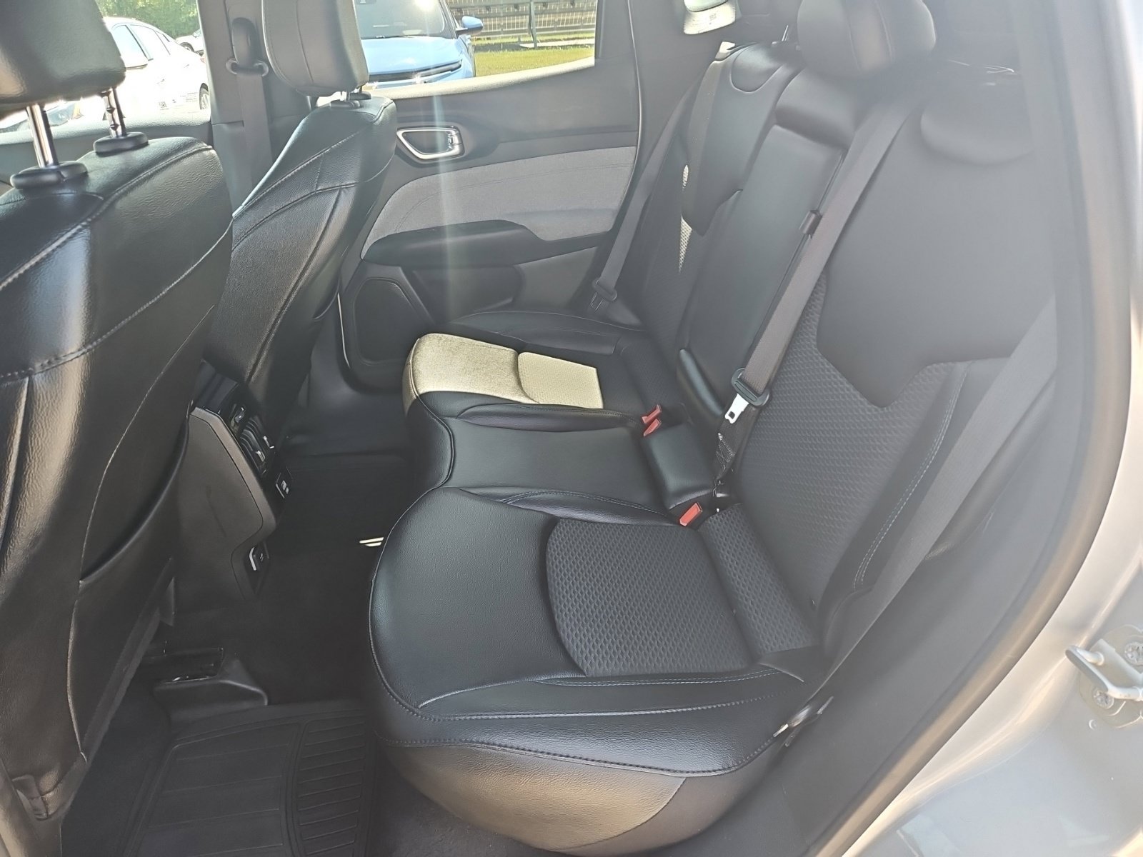 Used 2024 Jeep Compass Latitude AWD/4WD image 15