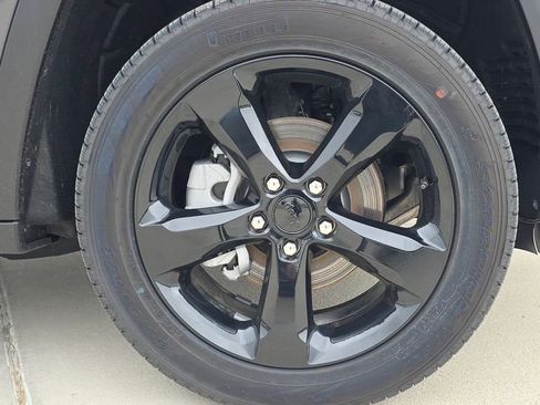 New 2025 Jeep Grand Cherokee Limited w/ Black Appearance Package AWD/4WD image 11