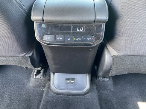 Used 2021 Toyota Highlander LE FWD image 20