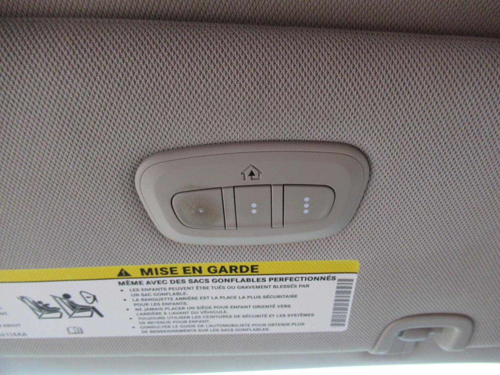 Certified 2023 Chrysler Pacifica Limited w/ Trailer Tow Group FWD image 28