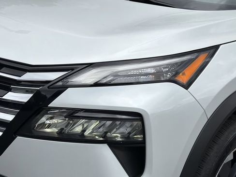 Used 2024 Nissan Rogue SV w/ SV Premium Package FWD image 10