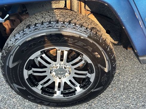 Used 2009 Jeep Wrangler Unlimited Sahara w/ Dual Top Group image 22