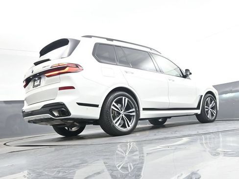 Used 2025 BMW X7 xDrive40i w/ M Sport Package AWD/4WD image 32