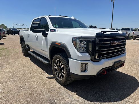 Used 2020 GMC Sierra 2500 AT4 w/ Technology Package AWD/4WD image 2